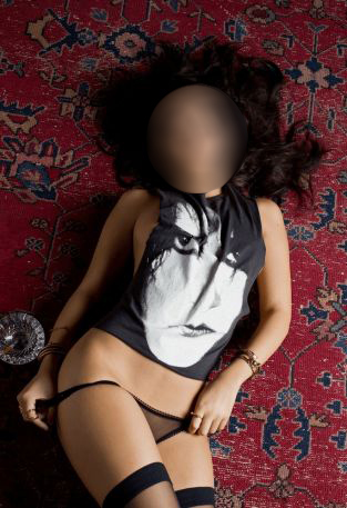 Erotik Masajlar Ardahan: GEL DOKUN BANA ÇOK İYİ SİKİŞİYORUM, SEVİMLİ GÜZEL GÖĞÜSLERİ İLE YATAKTA HAZIR